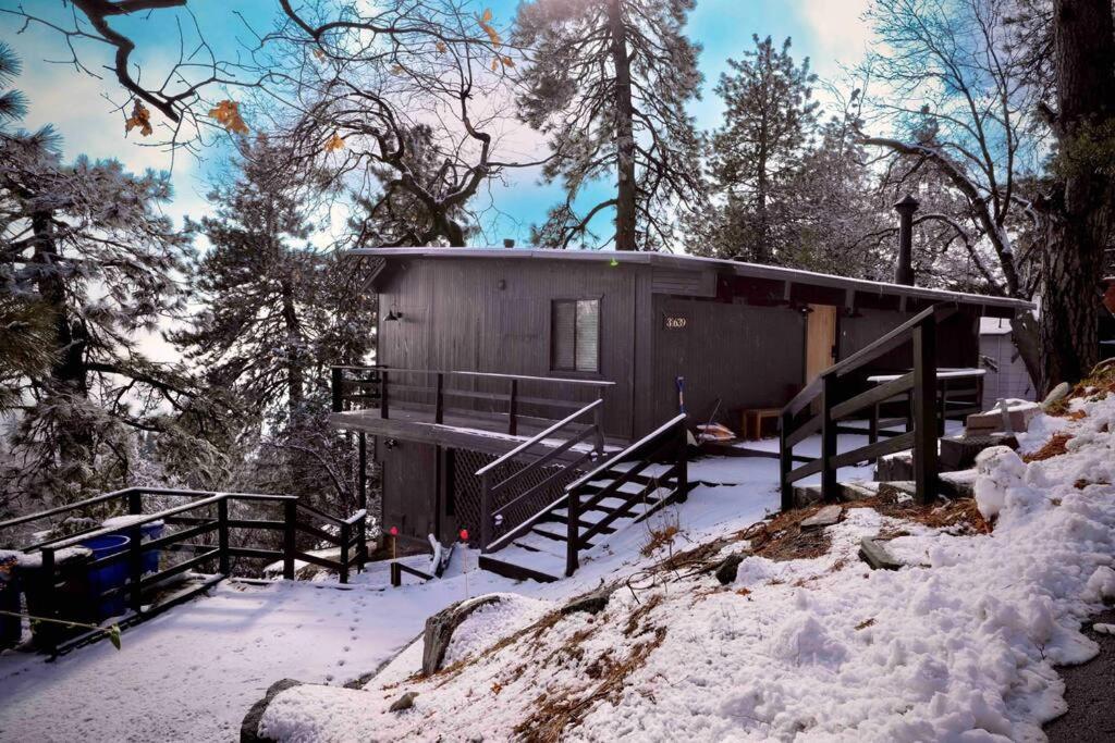 Updated Mountain Cabin Retreat With 180 Views Off Deck And Balcony Running Springs ภายนอก รูปภาพ