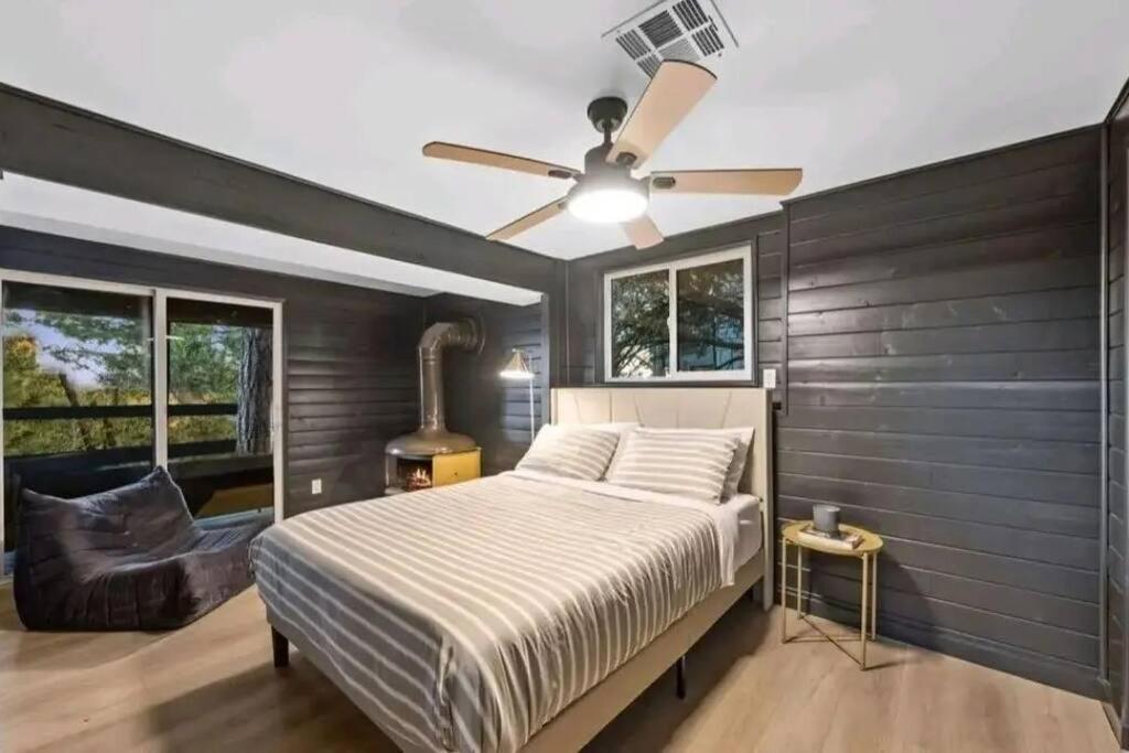 Updated Mountain Cabin Retreat With 180 Views Off Deck And Balcony Running Springs ภายนอก รูปภาพ