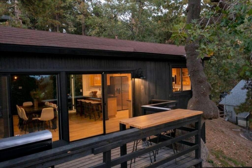 Updated Mountain Cabin Retreat With 180 Views Off Deck And Balcony Running Springs ภายนอก รูปภาพ